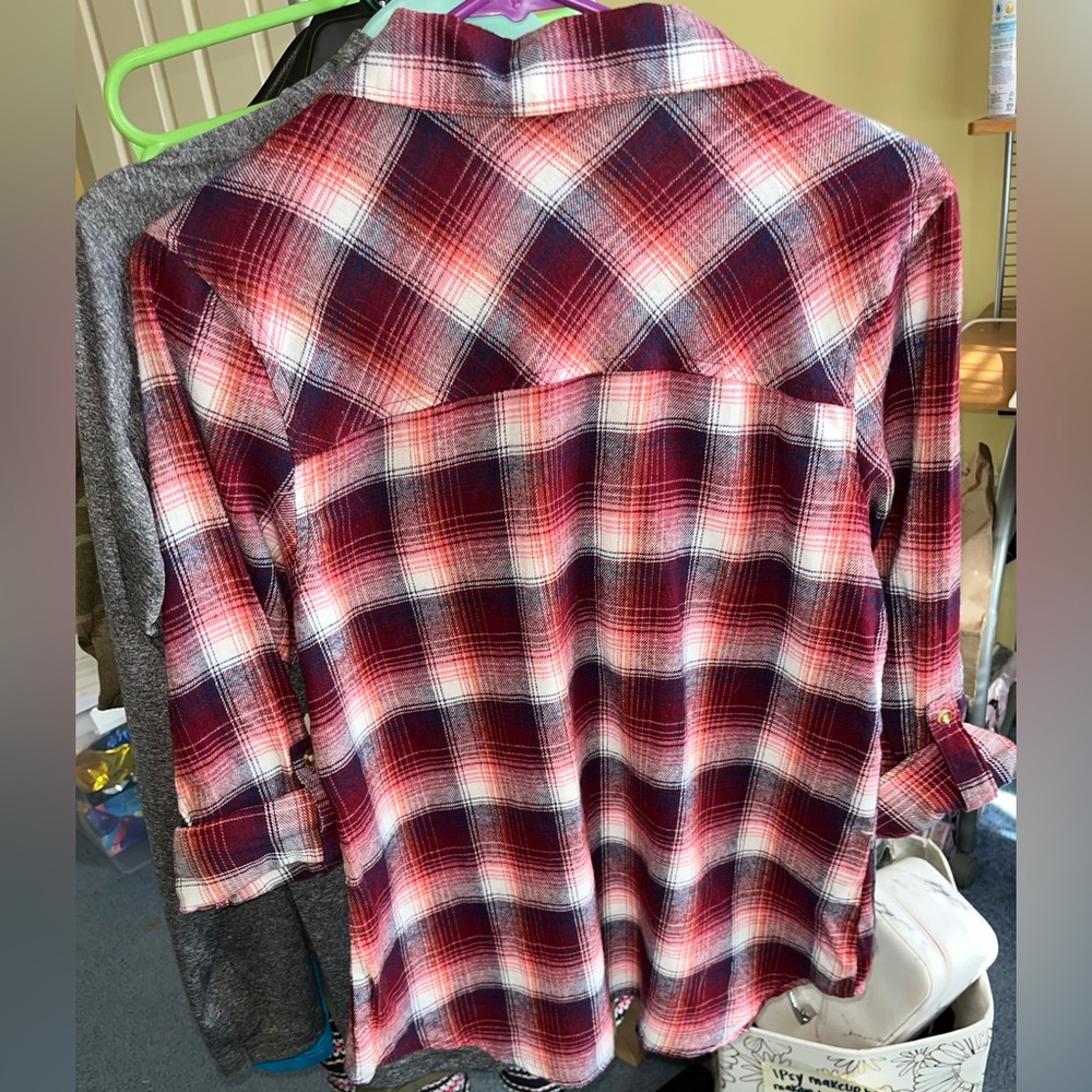 Women’s Passport Flannel - size Medium- **NEVER WORN** - Picture 4 of 5